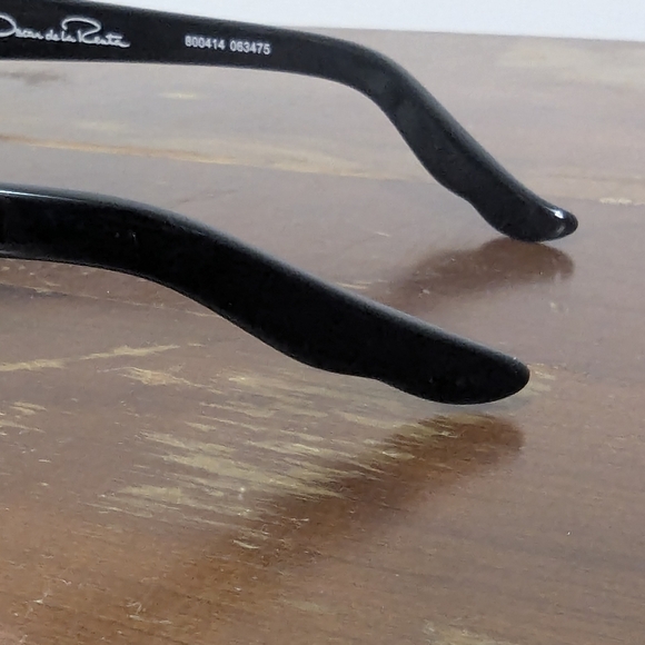 Oscar de la Renta black plastic oval sunglasses - Picture 8 of 10